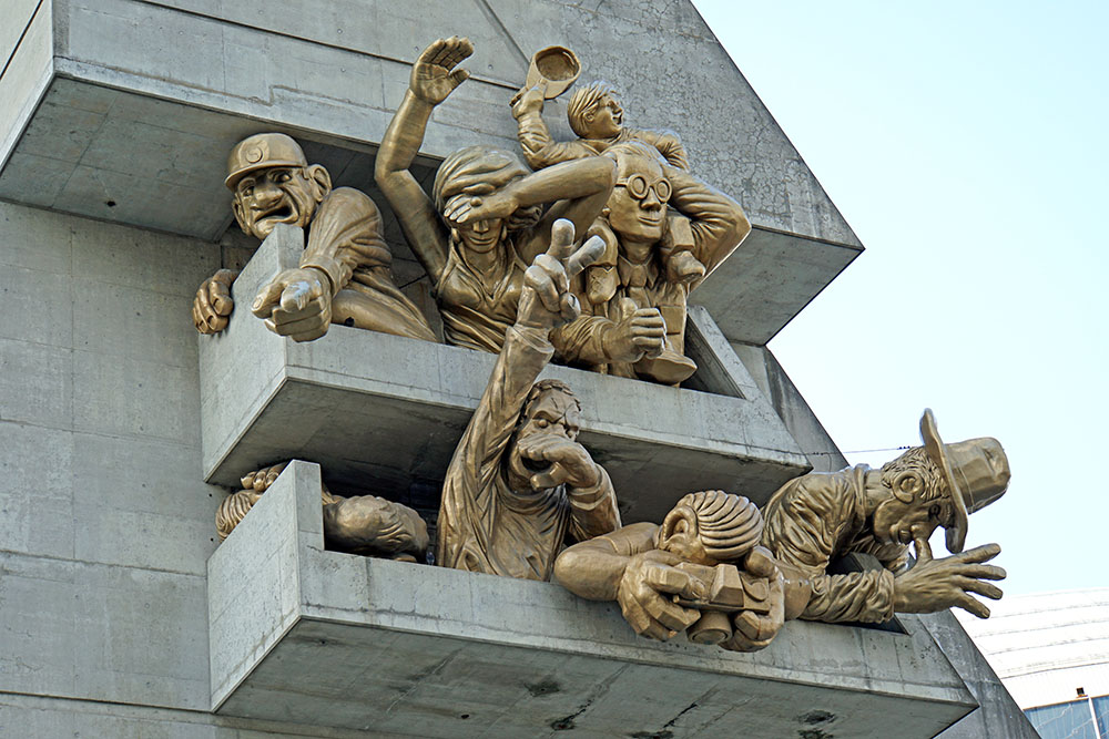 The Audience - a sculpture at Rogers Centre, Toronto, Canada.